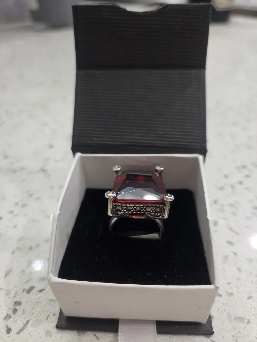 Stunning Sterling Silver Women's Ring with Deep Red Rectangular Stone Size 6.5